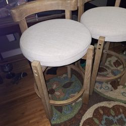 2 new 26 inch bar Stools