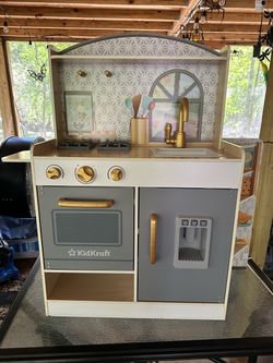 KIDCRAFT PLAY KITCHEN