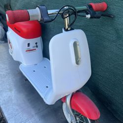 Hello Kitty Scooter.