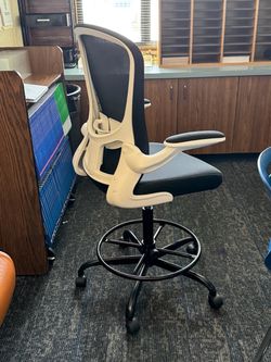 Office Chair (adjustable)