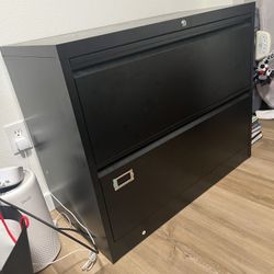 Locking File Cabinet 