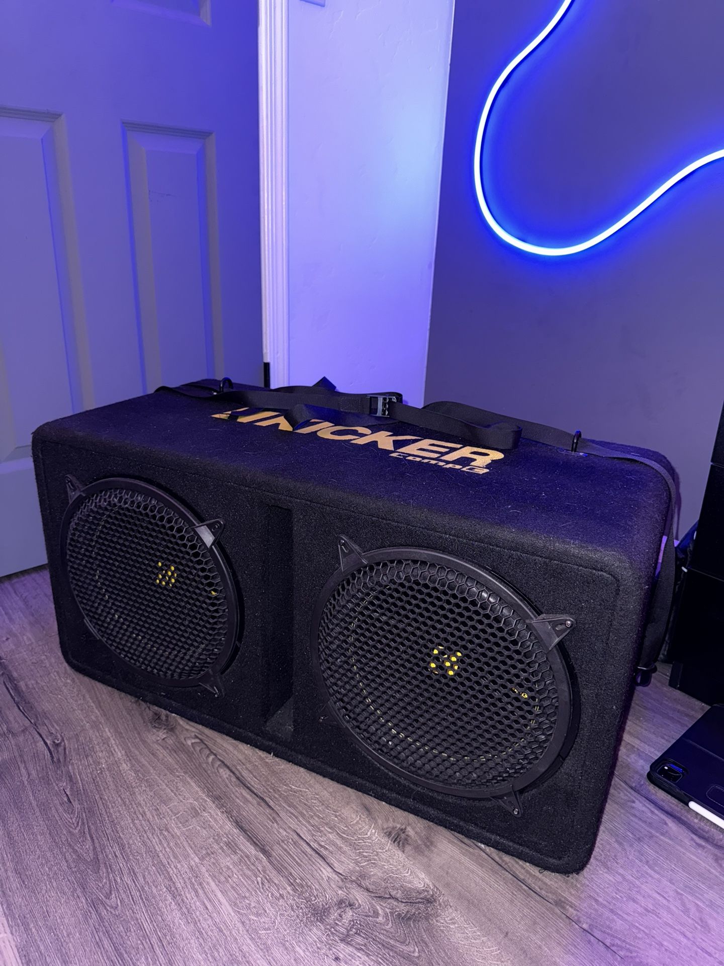 Kicker Dual 12” Subwoofers w/2 Amps