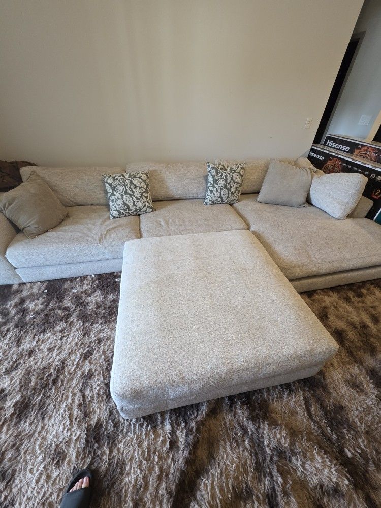 Rooms To Go Large Couch With Ottoman