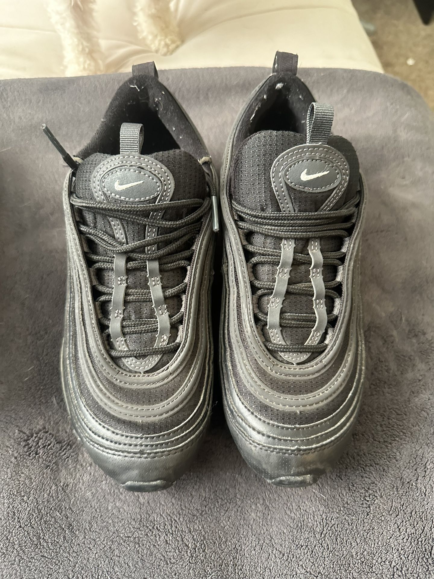 Black air maxs