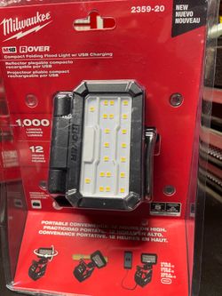 MILWAUKEE M18 1000 LUMENS COMPACT FOLDING FLOOD LIGHT W/ USB CHARGING #2359-20 (( tool only))