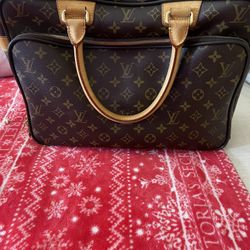 Preowned Authentic Louis Vuitton briefcase/laptop Bag