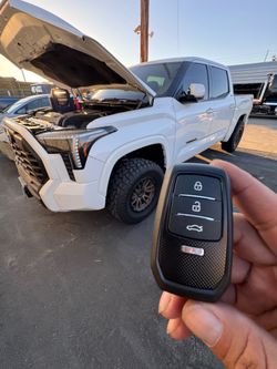 Car keys/llaves de autos/key fobs