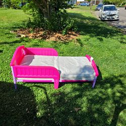 Girls Toodlers Pink Bed