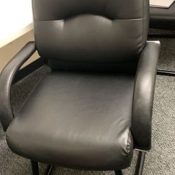FREE/ GRATIS OFFICE CHAIRS/FURNITURE - FCFS