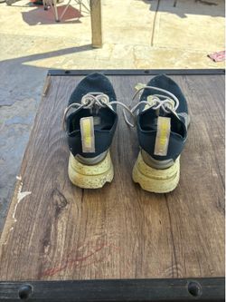 Tennis shoes 10