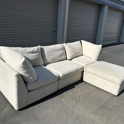 Free Delivery!! Cozy Cream Linen Sectional Couch (with Ottoman)