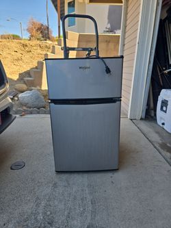 Mini refrigerator