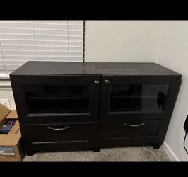 Entertainment center / cabinet