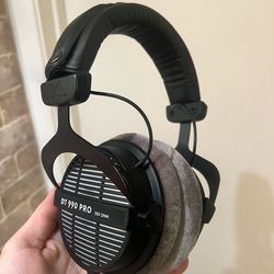 Beyerdynamic DT990 Pro Headphones