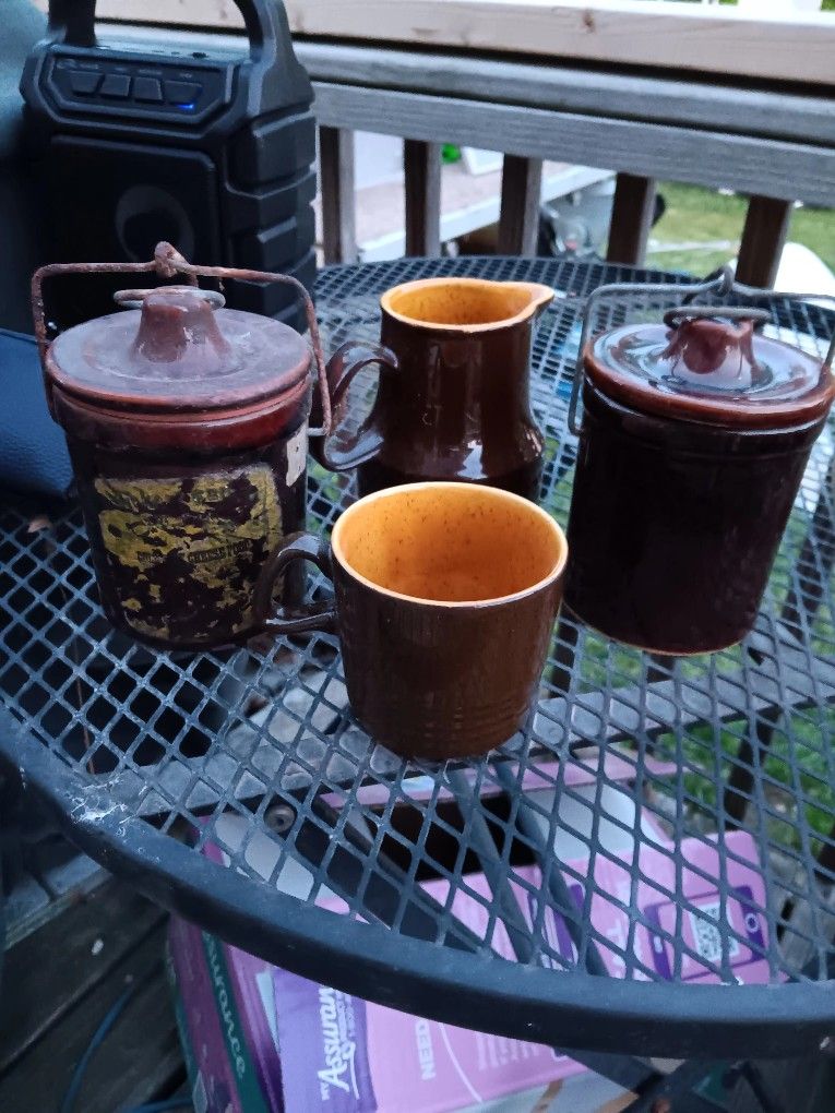 Vintage Canisters And 2 Mugs