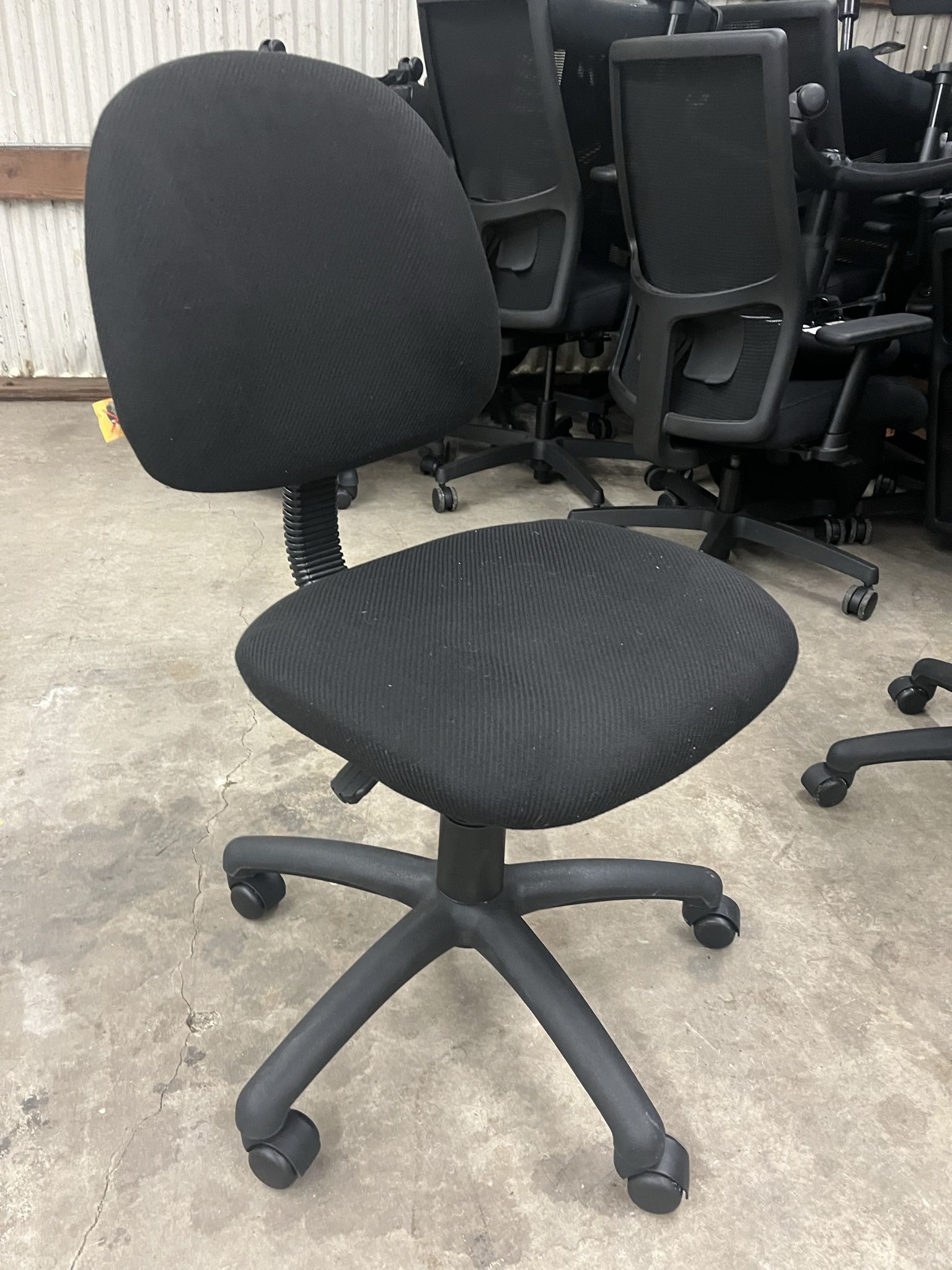 Black Cushioned Office Chair