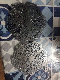 Metal trivet set