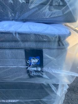 Brand new pillow top queen size mattress