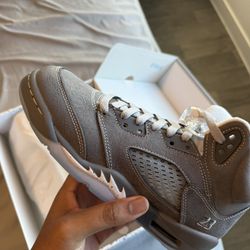 Wolf Grey 5s / Black Cat 4s