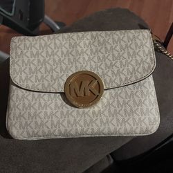 michael kors crossbody 