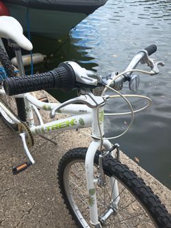 Trek MT 200 Girls Mountain Bike for Sale in Miami FL OfferUp