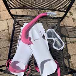 Girls Snorkeling Kit - Fins, Dive Mask, Breathing Tube All Included! 