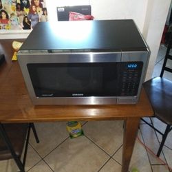 Samsung,  (Model)/MG11H2020CT,  (Color)/Silver & Black,  (Size)/27-inches width & 11-inches tall/