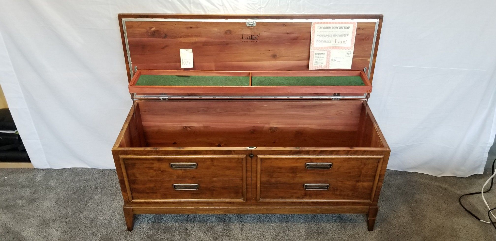 Cedar chest age lane Antique Cedar