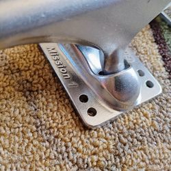 Gullwing Skateboard Trucks