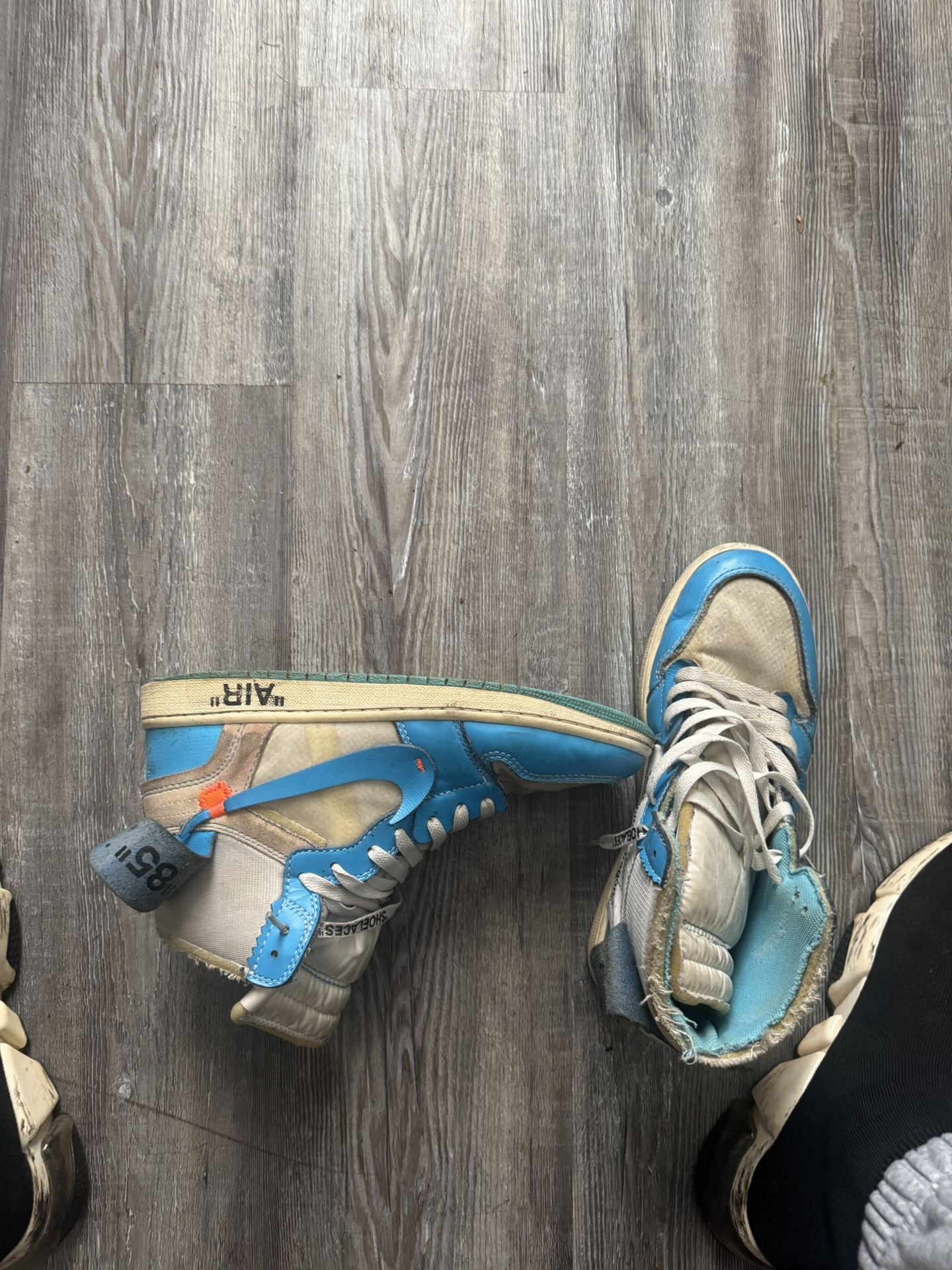 Off White Jordan Ones 