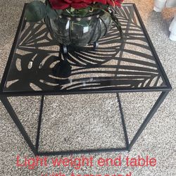 End Table / Coffee Table 