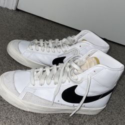 woman Blazer Size 8 Wore Only Twice , No Box. 