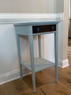 Accent table