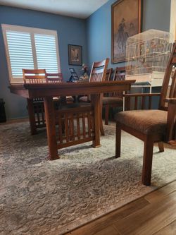 Dining Room Table & chairs