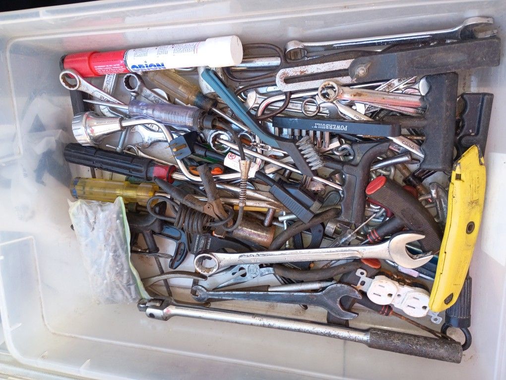 DIFFERENT TYPES OF TOOLS