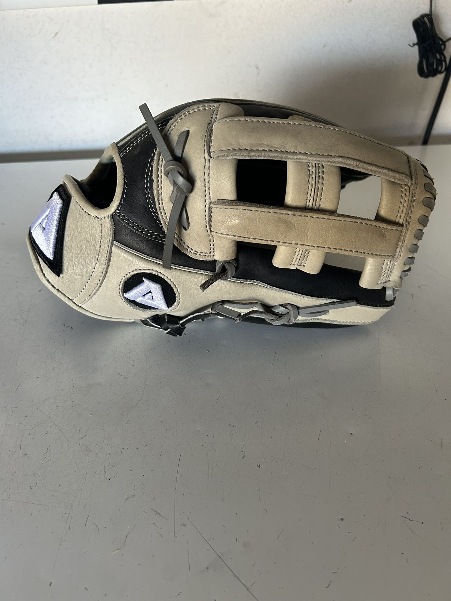 Akadema Outfielder Baseball Glove ACM39
