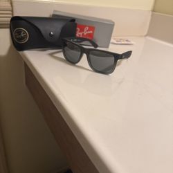 Ray-Ban Justin Model Brand New 