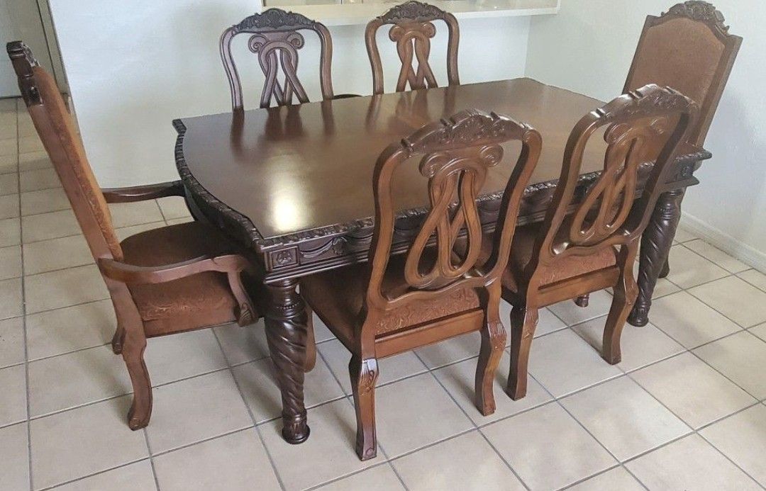 North Shore Dining Room Table Set With 6 Chairs 