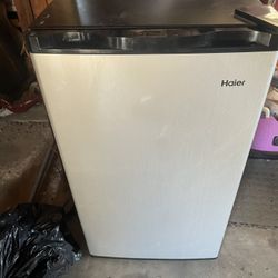 Mini Fridge 