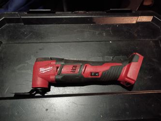 Milwaukee Multi Tool M18
