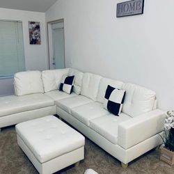 Wayfair sofa In Pristine/Mint Condition 