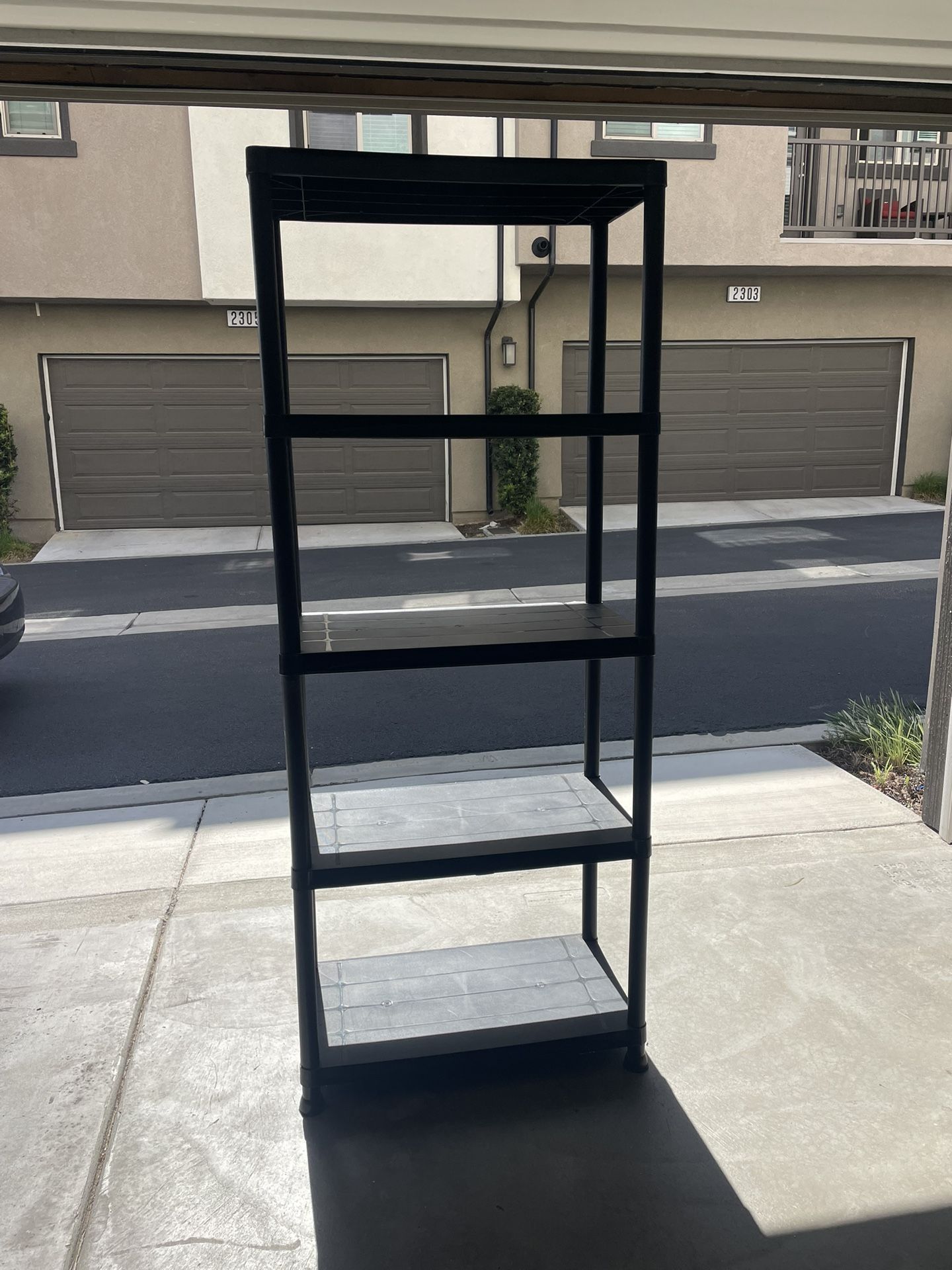 2 Plastic Shelves - 4 Tier