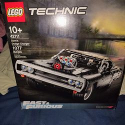 LEGO TECHNIC FAST AND FURIOUS DOM'S  CHARGER