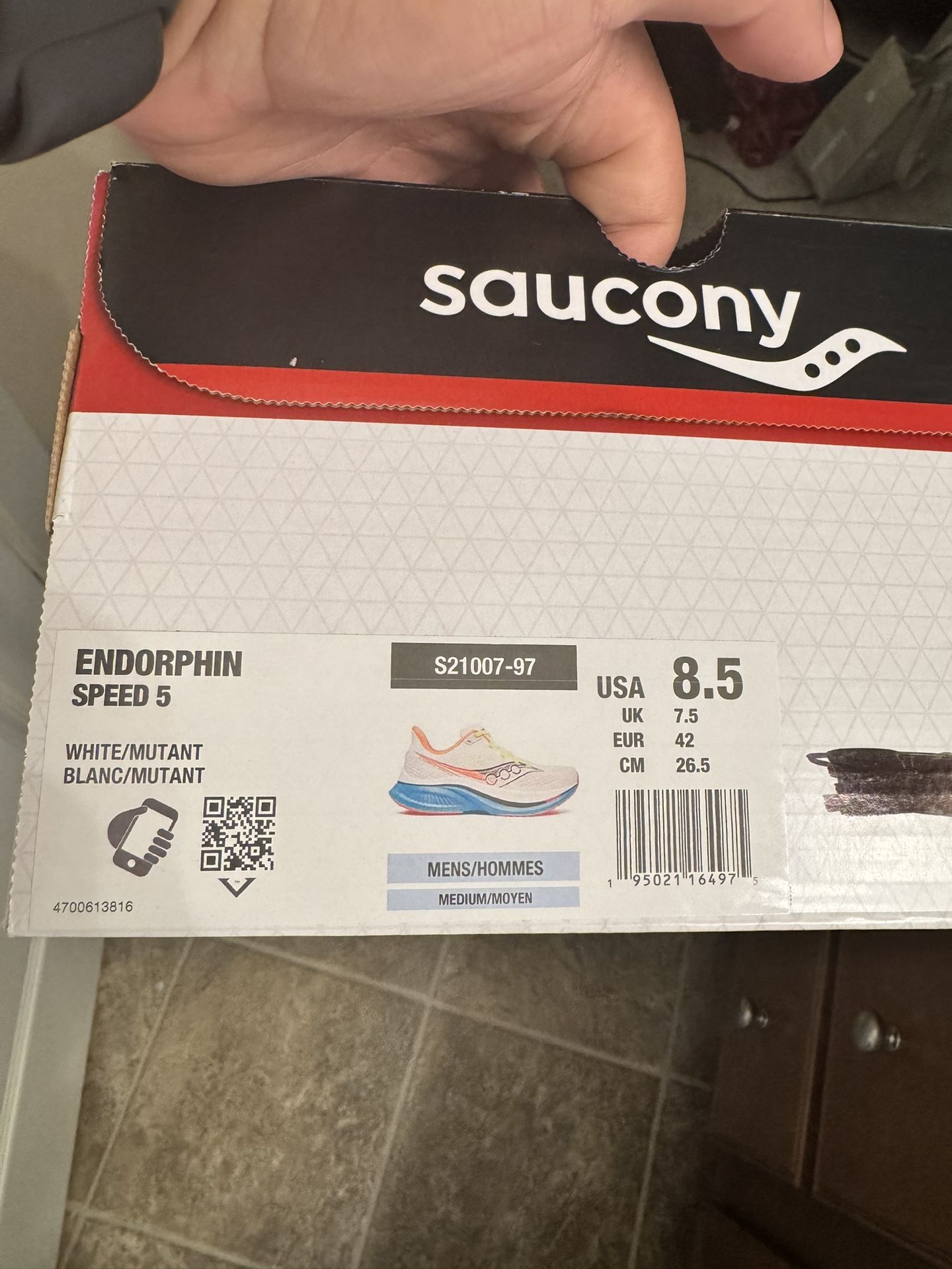 Men’s Endorphin Speed 5 size 8.5 D