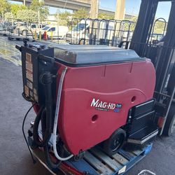 Heavy-Duty Auto Scrubber – Fully Functional • Low Use