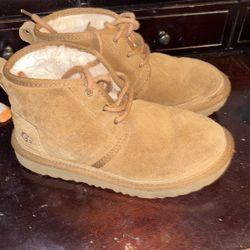 Size 3 Kids Uggs 