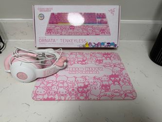 Hello Kitty Razer headset, keyboard and mouse pad