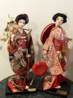 Vintage Mid-Century Japanese Geisha Dolls Set of 2 – Handcrafted Silk Brocade Kimonos on Wood Bases (Showa Period)
