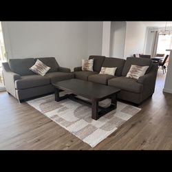 Sofa & Loveseat set- Great condition!