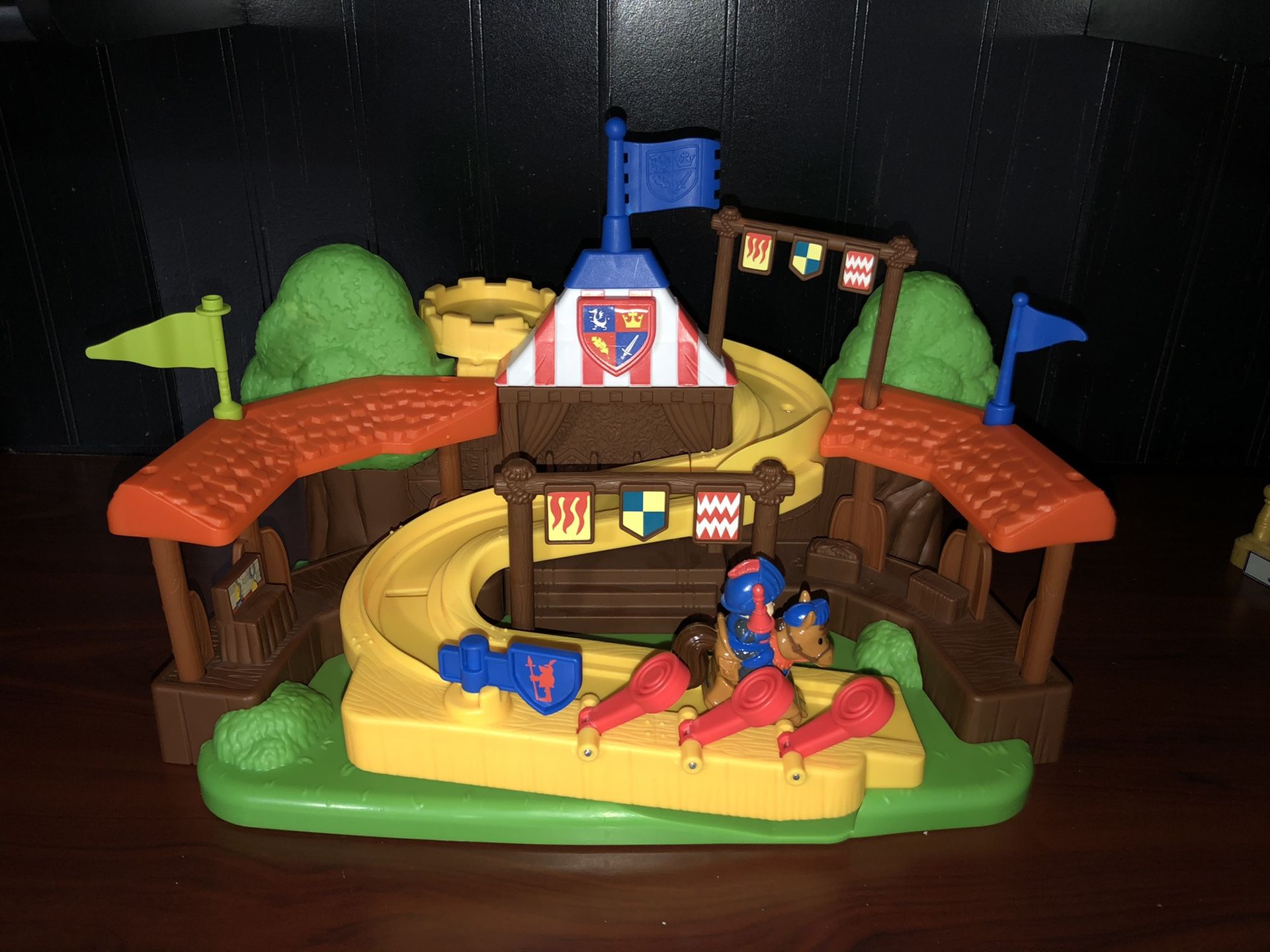 Fisher-Price Little People Mike the Knight Klip Klop Arena Playset